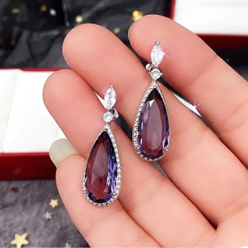 ☔️ Betsey Johnson purple crystal teardrop dangle earrings. ☔️